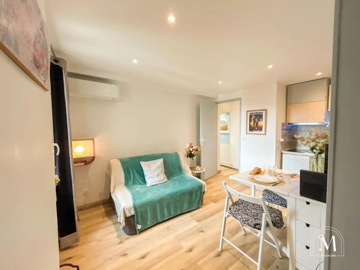 Studio Climatise Dans Le Centre-Ville De Sanary شقة ساناري سور مير