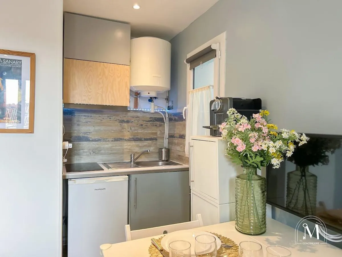 Studio Climatise Dans Le Centre-Ville De Sanary شقة ساناري سور مير